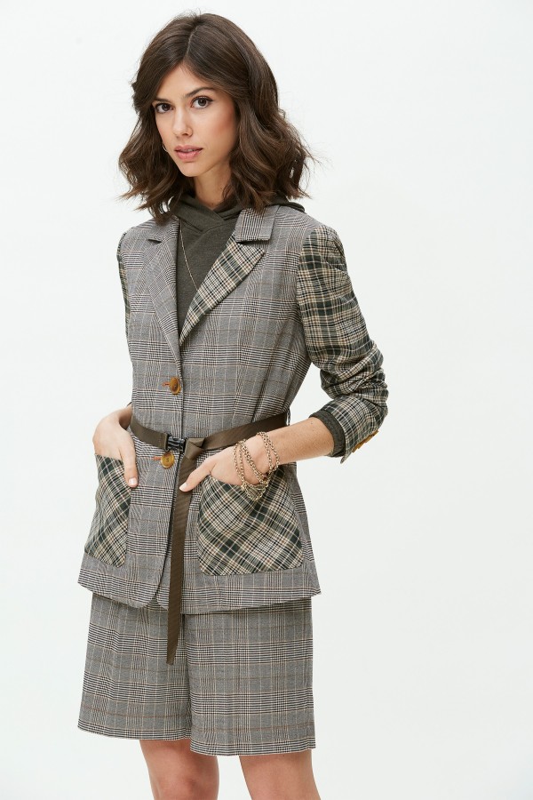 CHECK JACKET WITH PATCH...